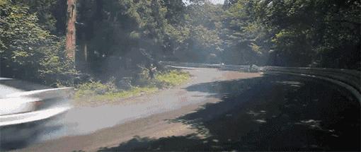 日本头文字d罗森,头文字d公交车过弯