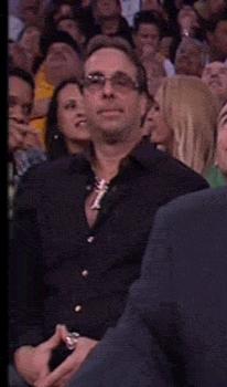 一球迷以3500美元的成交价拍卖粉籍，你会为了多少钱背弃自己主队