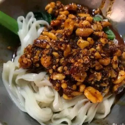 一天卖200个兔头,一天卖出1000只鸡