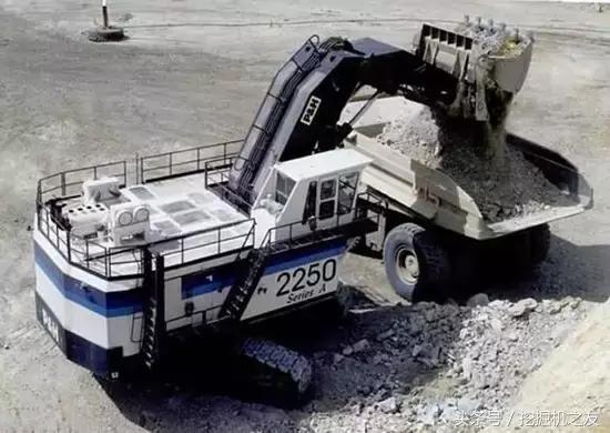 世界上最大的液压挖掘机,全球最大液压挖掘机