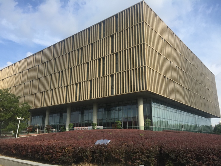 上海浦东图书馆,读一本书看一座城