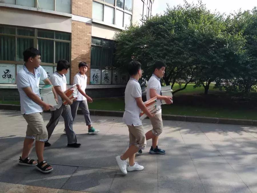 义乌市绣湖中学教育集团稠江校区,爱的名义