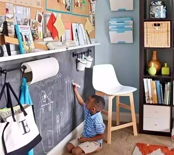 小孩子在拿铅笔在墙上画画怎么办,小孩在墙壁画画怎么办