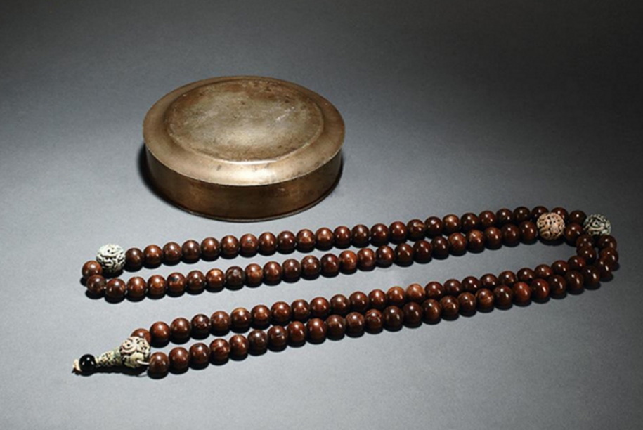 乾隆年间朝珠,乾隆皇帝的朝珠值钱吗