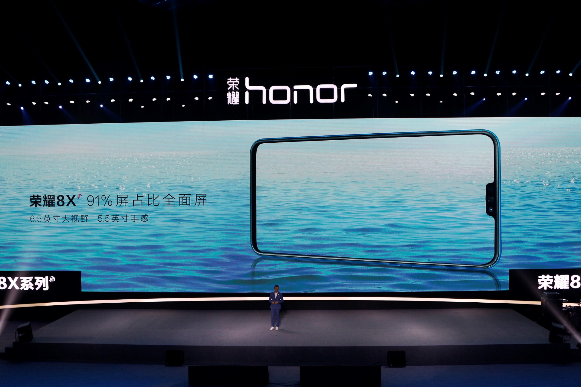 荣耀8x评测下巴超窄1399元屏霸,荣耀8x同款屏幕价格