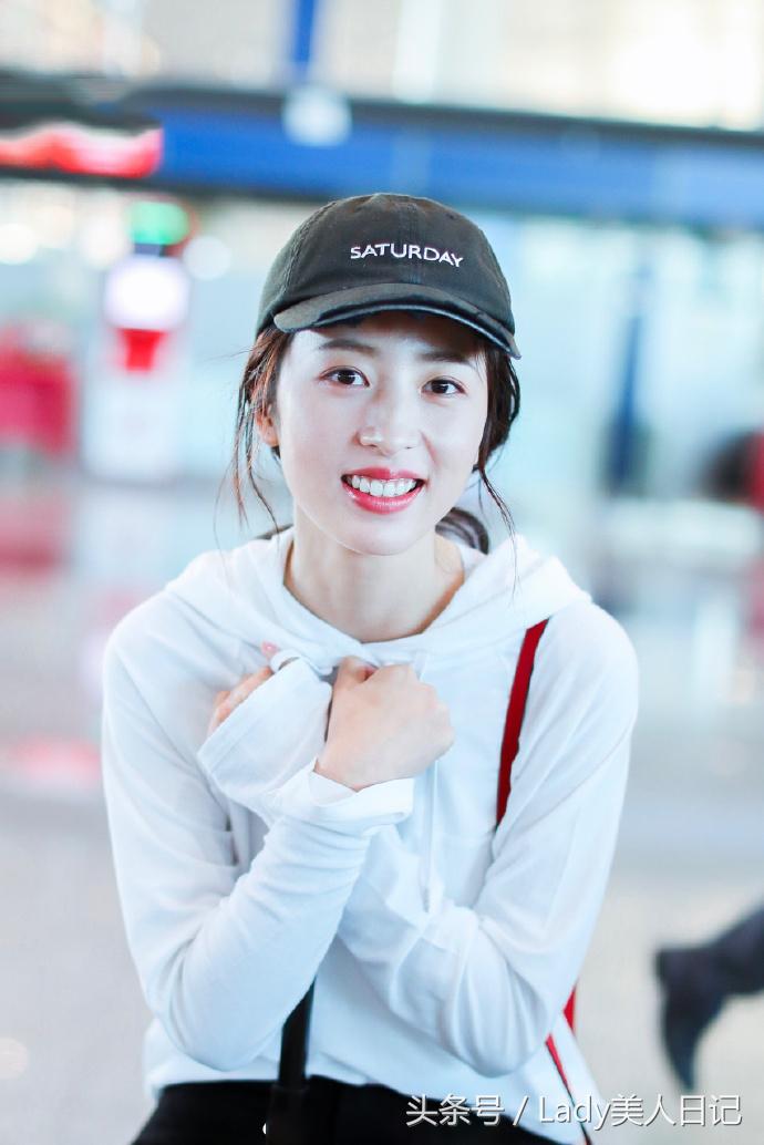 周雨彤的绿镜子多少钱,周雨彤袖套