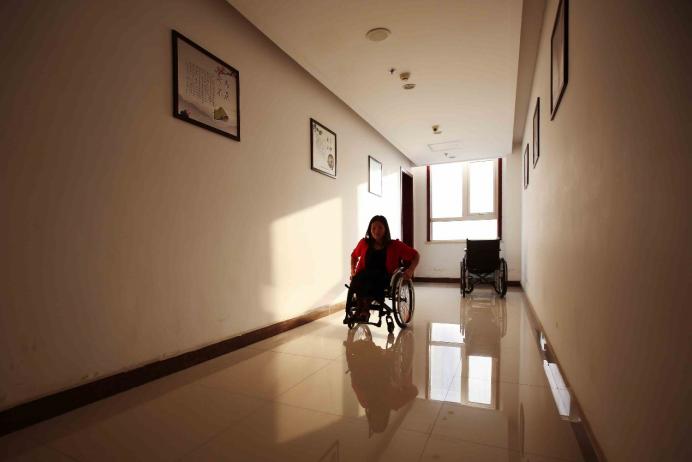 淘宝“特云”客服：对不起回复慢了，因为我只有两个指尖能打字