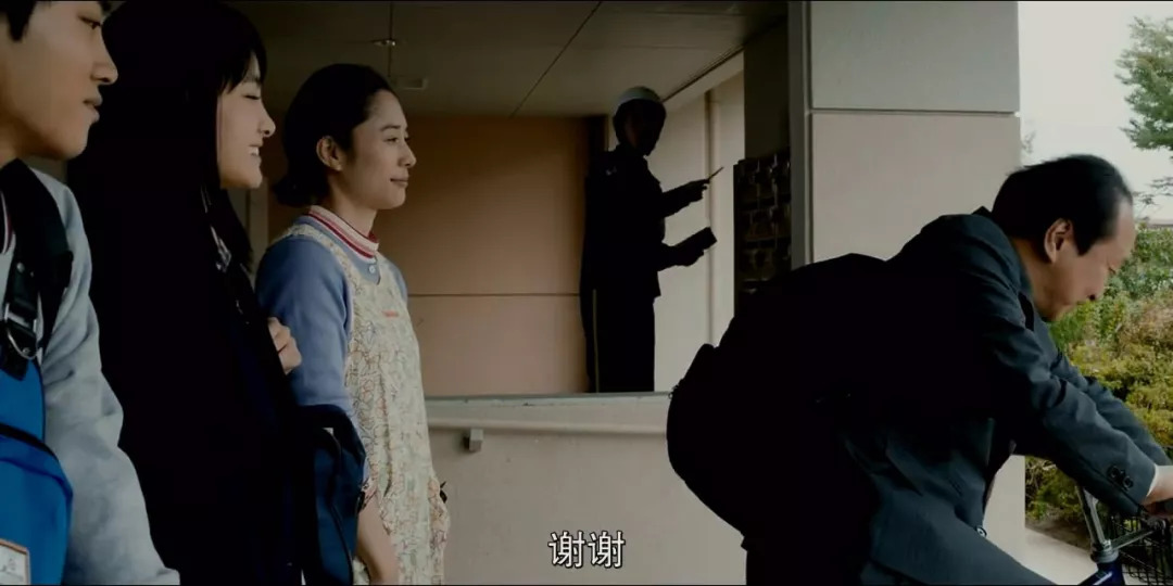 被现代文明“绑架”的家庭有多惨，这部电影拍出了答案