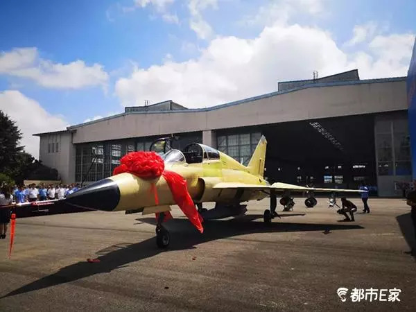 神鹰展翅飞翔,神鹰展翅高飞视频