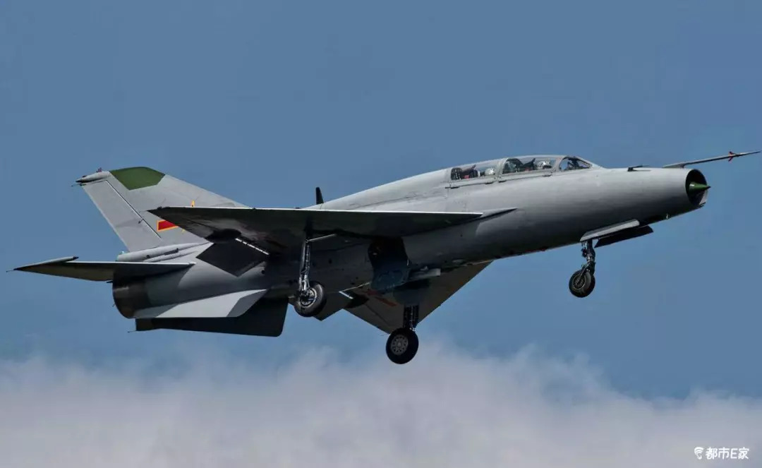 神鹰展翅飞翔,神鹰展翅高飞视频