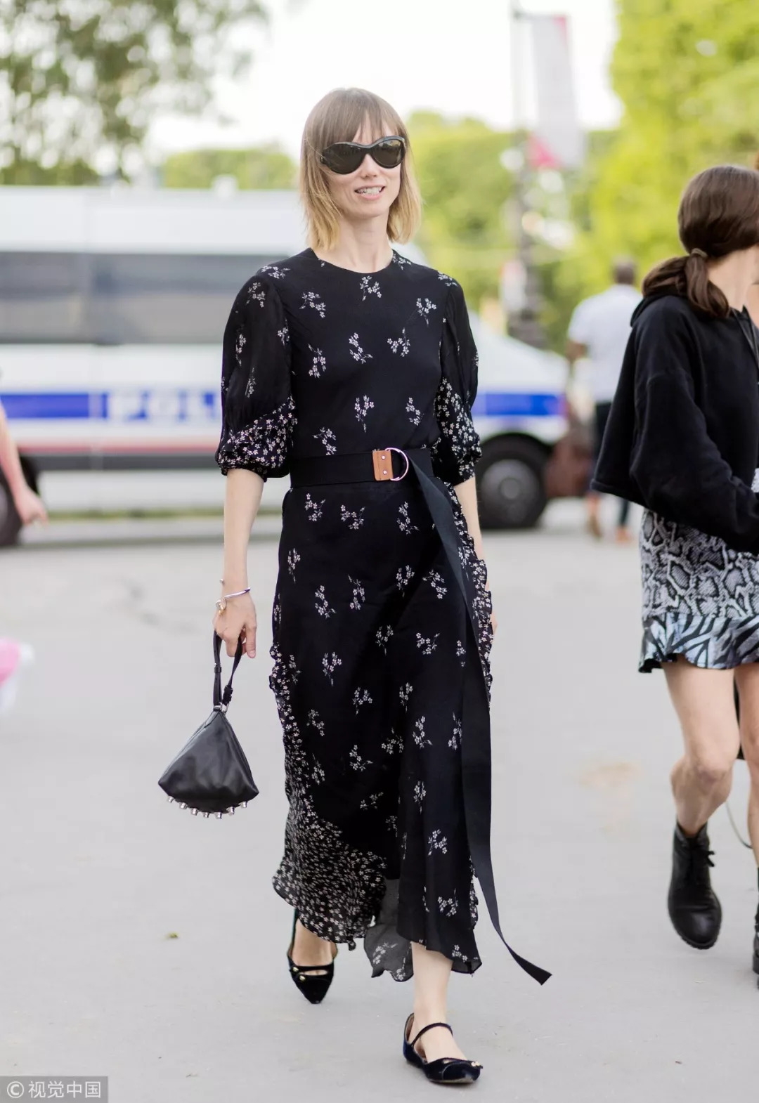 凹造型小包包,包包拍摄怎么凹造型