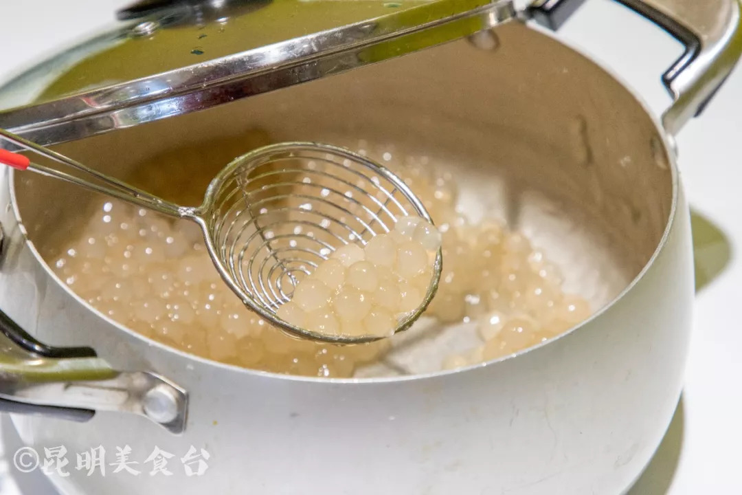 一天卖3万杯的奶茶,一天卖2000多杯奶茶