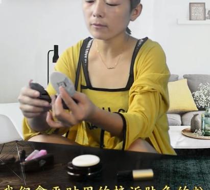 黑眼圈眼袋涂什么口红,用口红可以遮眼袋吗