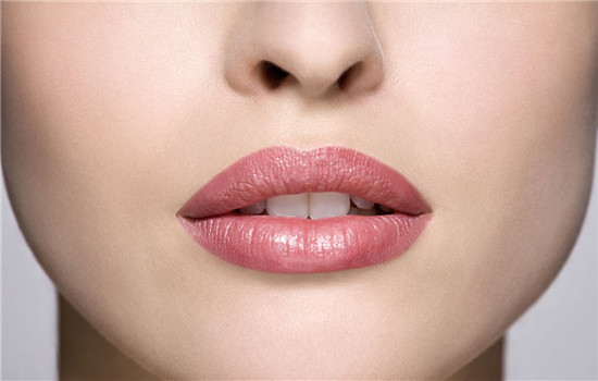 怎么改善唇纹唇部护理,淡化唇纹唇部去黑护理