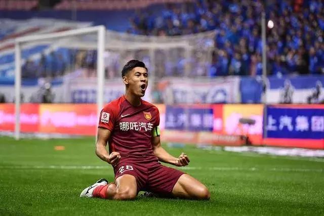 嘴仗赢了,国足球员把卡塔尔后卫骂的哑口无言!