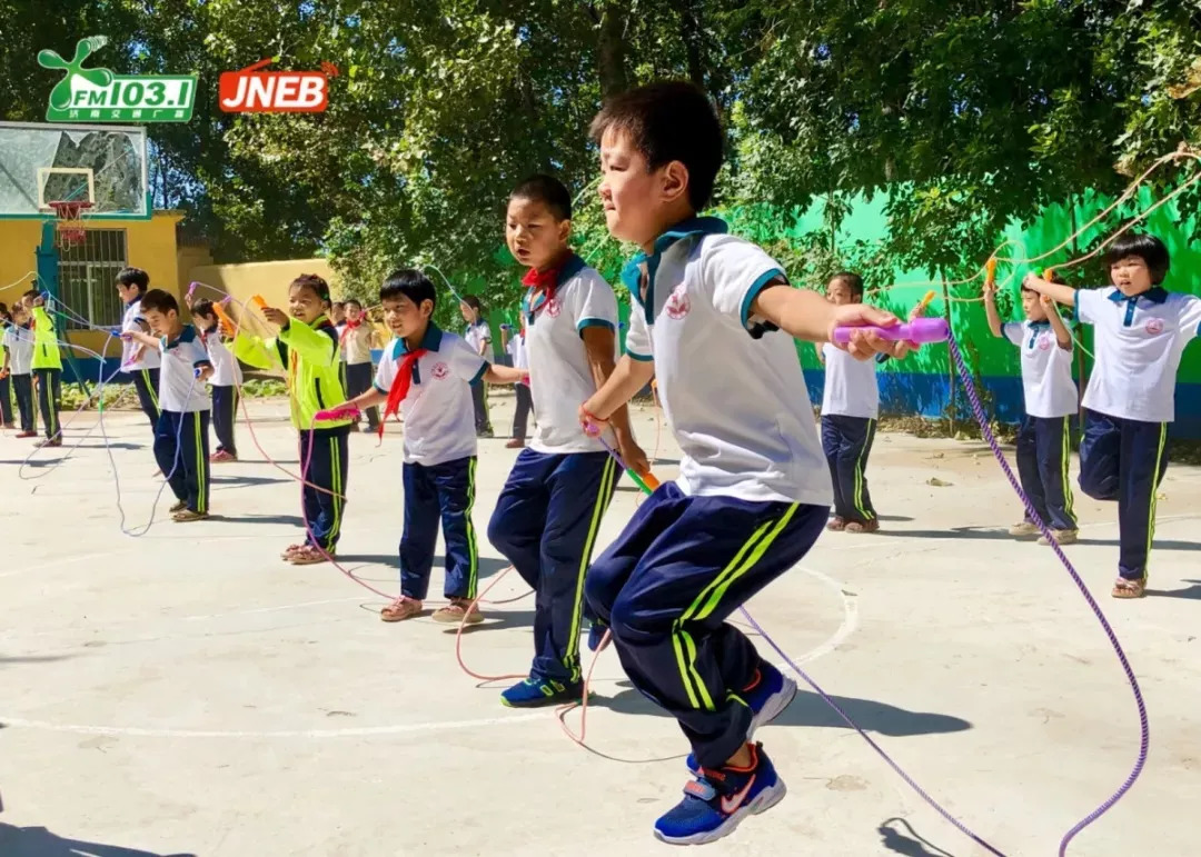 美丽乡村爱心公益慰问,美丽乡村行在学校巡回宣讲