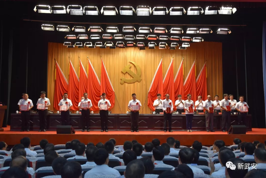 全国第37个教师节表彰,各地教师节获奖优秀教师