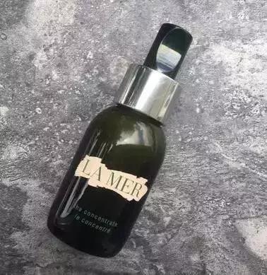 看了白月光秦岚分享的天价精华,我关上手机睡觉去了