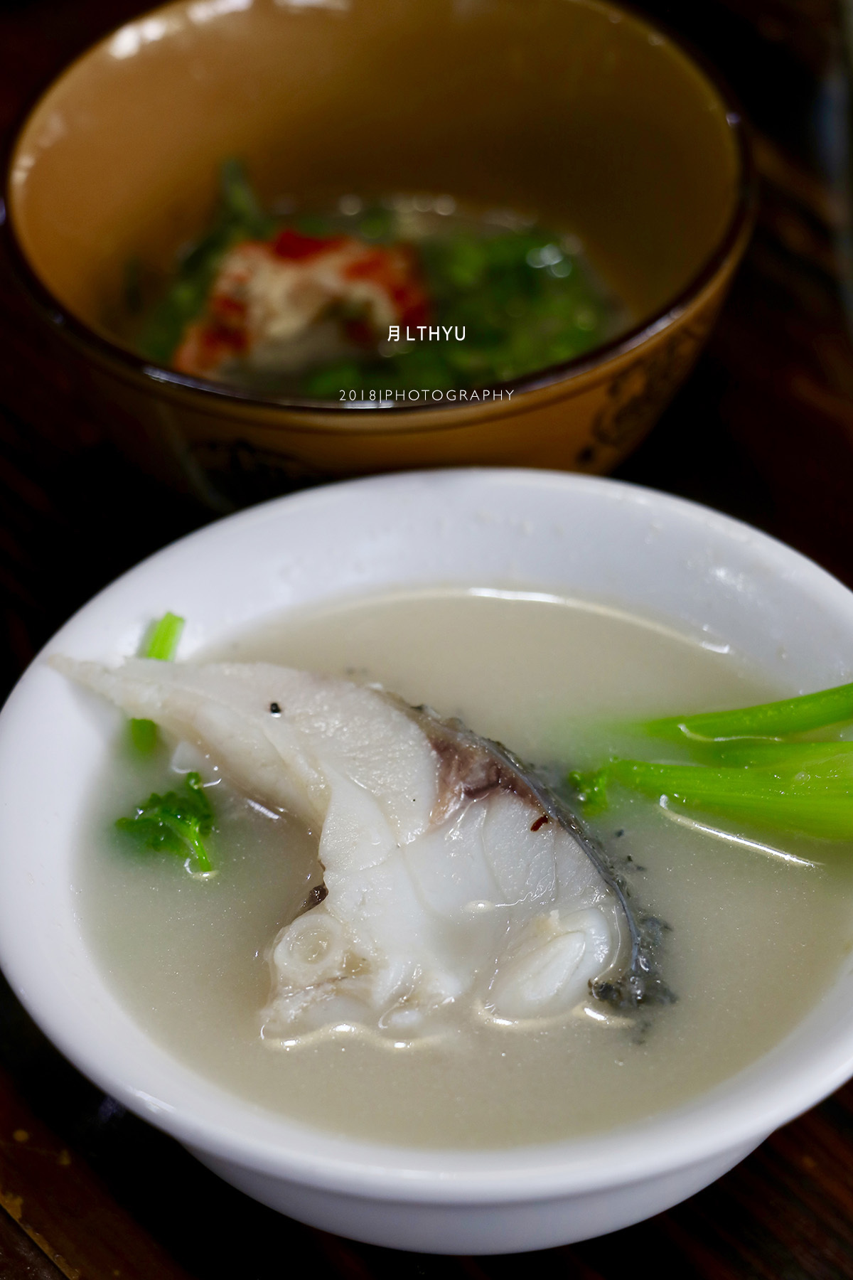 云南汽锅鱼为什么用草帽,云南十八怪草帽当锅盖图