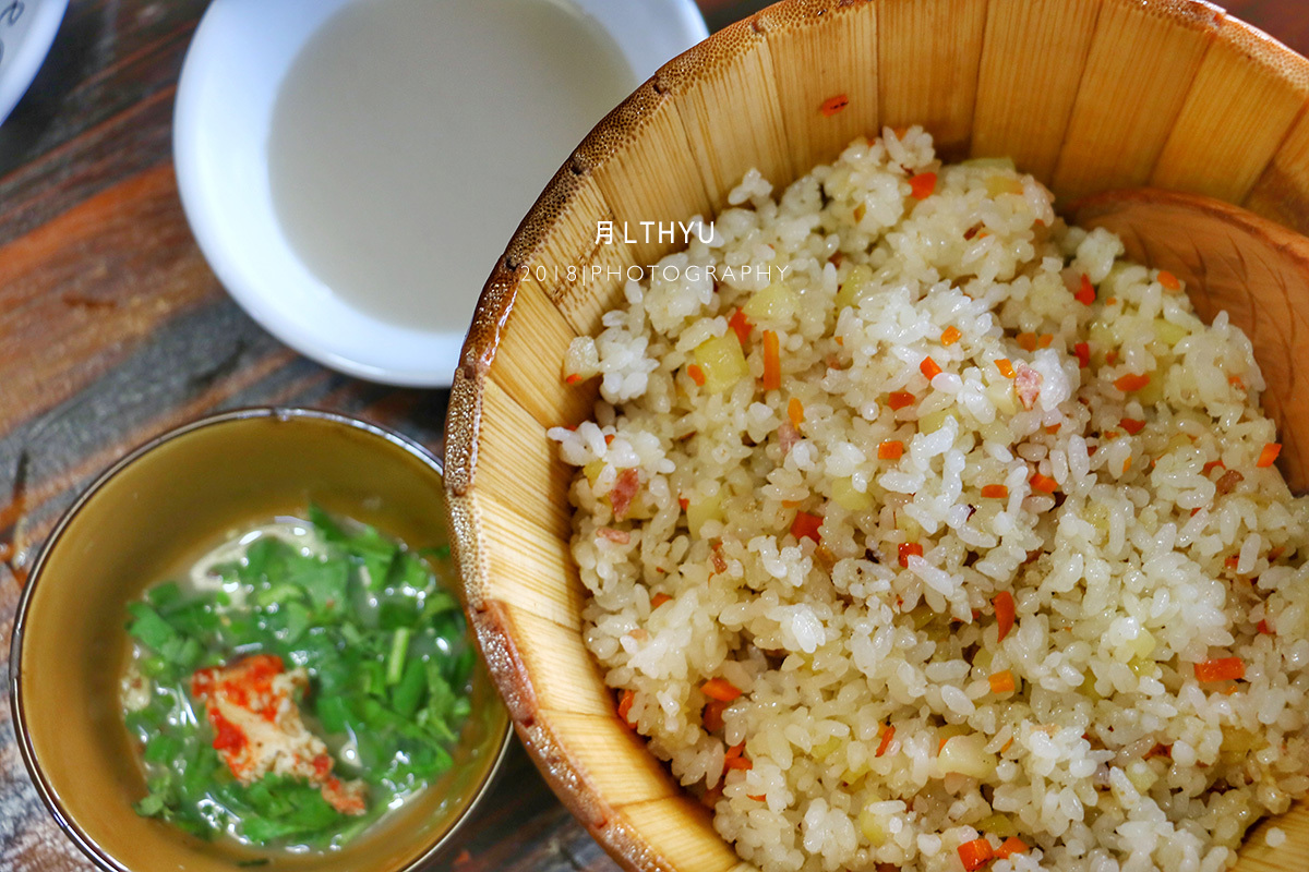 云南汽锅鱼为什么用草帽,云南十八怪草帽当锅盖图