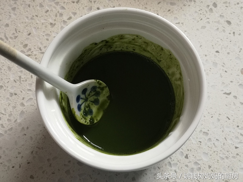 这款甜品不用烤箱、不用平底锅，做法特简单，烘焙新手也毫无压力