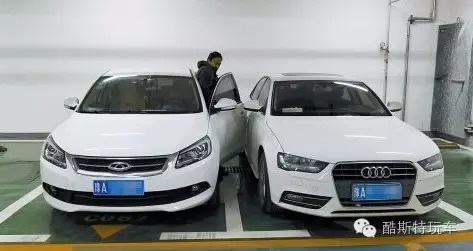 开车门时磕掉了一点漆需要处理吗,车门开门磕掉一点点漆怎么修