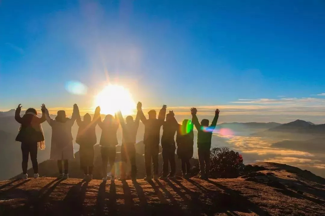 川西不次于牛背山的观景平台,比牛背山更近的贡嘎观景平台