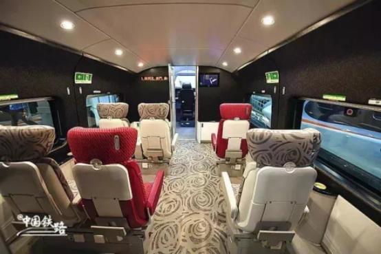 我在昆明，闺蜜在深圳，高铁开通后，我们约会香港