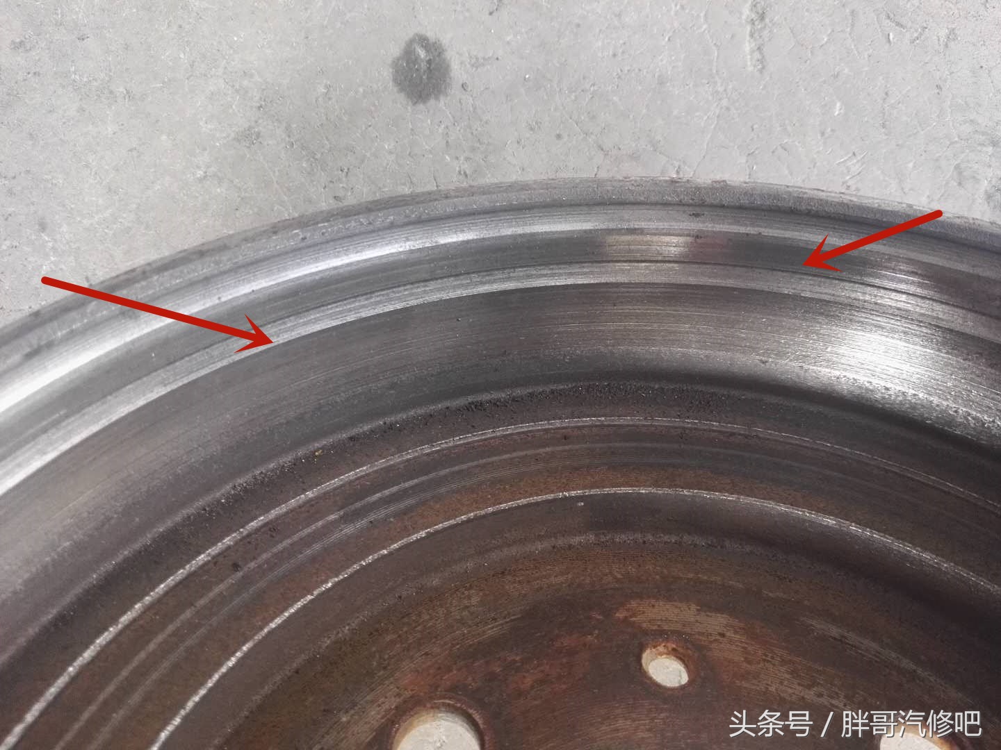 后轮刹车分泵漏油图片,鼓式刹车分泵漏油怎么关停