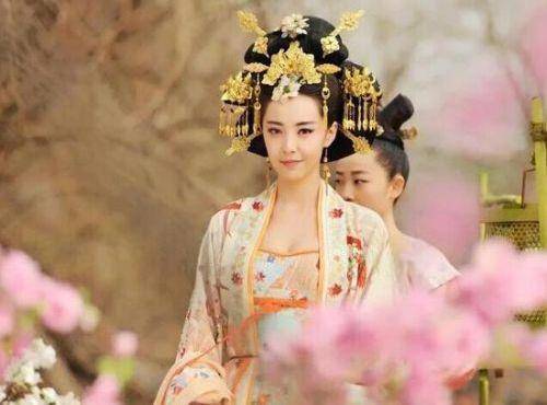 公主也风流：女性“大猪蹄子”在这里！