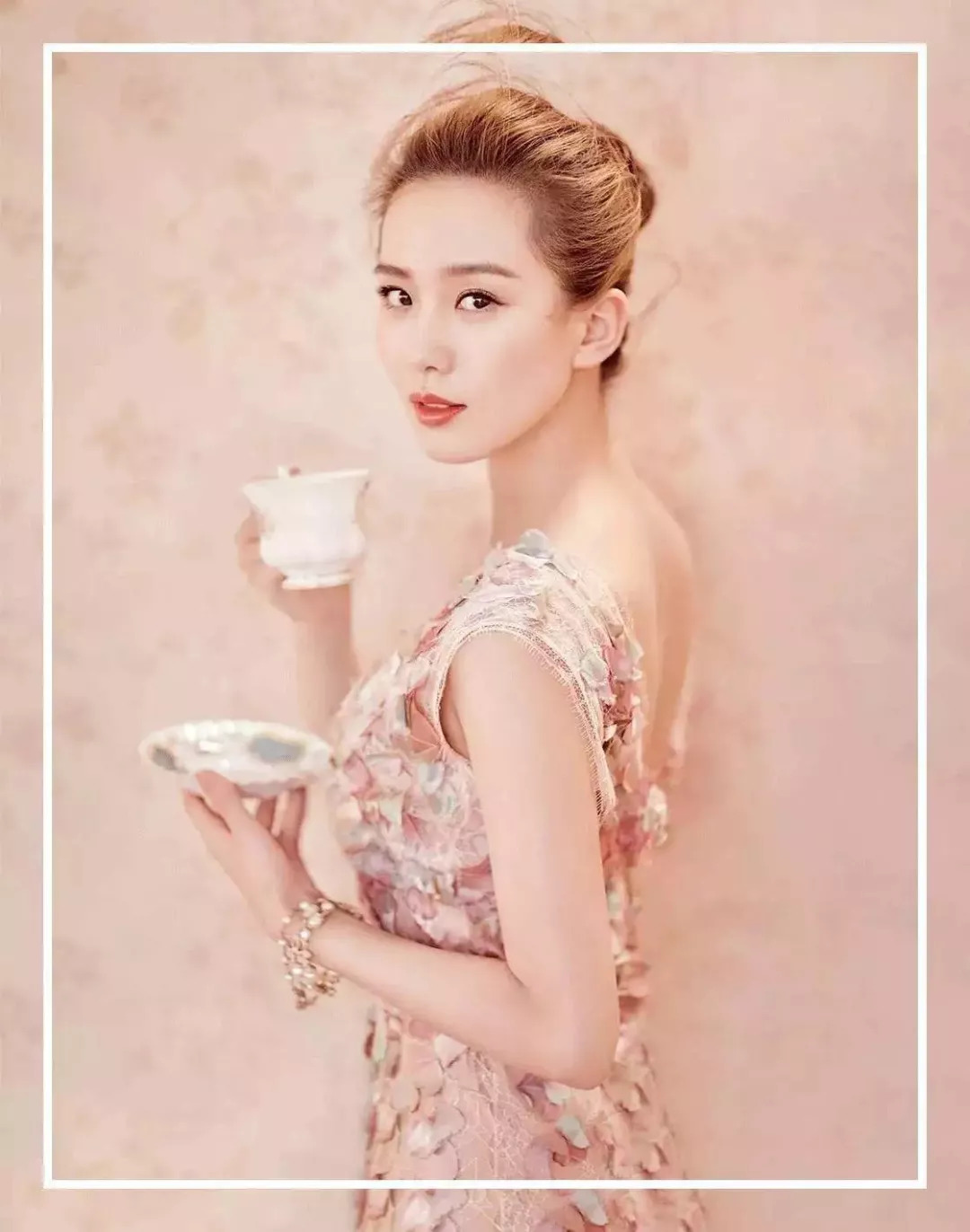 别低头肩颈会痛,低头颈纹很明显