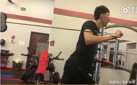 33中19,大魔王狂野踏出3大步,60%三分让火箭惊喜,最强3D诞生