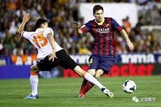 原地变向和过人变向,足球左右脚变向过人教学