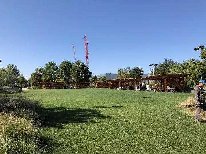 有人说贫穷限制了你的想象力,贫穷不只限制了我的想象力下一句