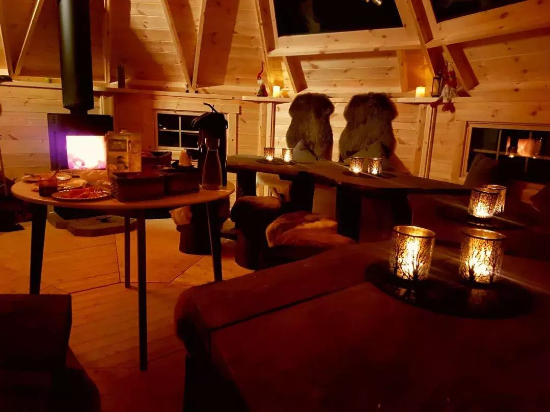 小木屋，玻璃顶，火山温泉，住这些酒店，get最cool极光姿势