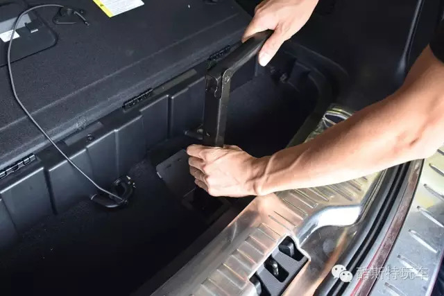 福特锐界换轮胎推荐,福特锐界轮胎更换工具视频