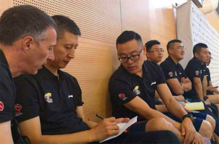 辽篮教练组观摩皇马训练，郭士强细心学习，杨鸣出席