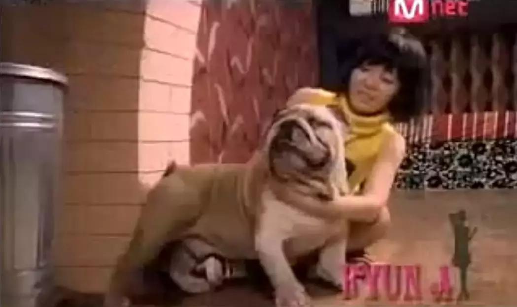 这就是爱！性感女神为小男友痴狂惨被炒鱿鱼，终于可以秀个够了？