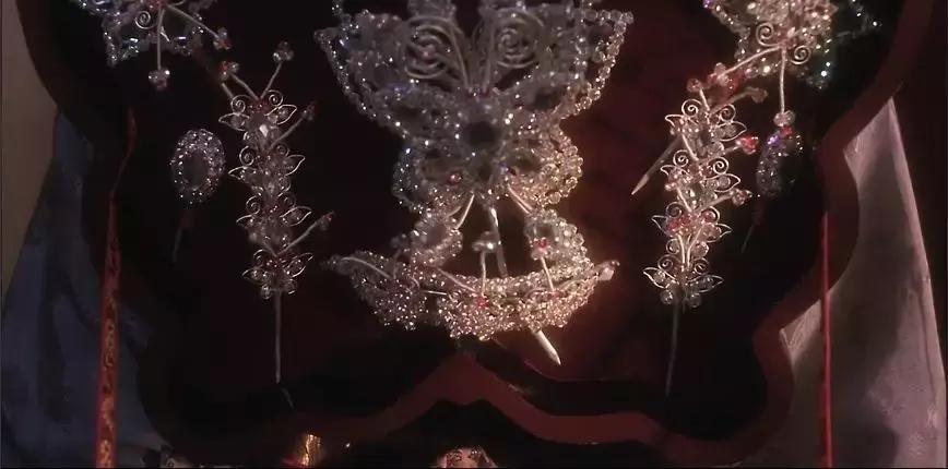 霸王别姬电影中的细节隐喻,霸王别姬细思极恐细节解析