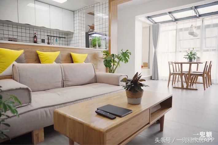 年轻人,谁不是一边感叹房子小,一边在小房子里拼命折腾?