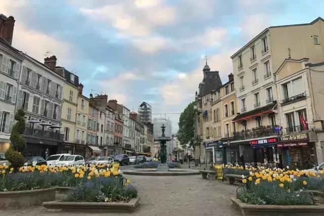 生活在别处完整版歌曲,生活在别处完整版