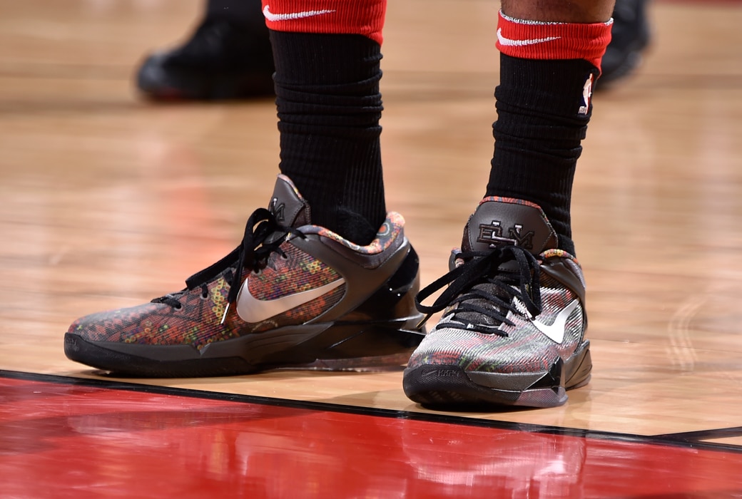 塔克球鞋上脚视频,塔克4000双球鞋