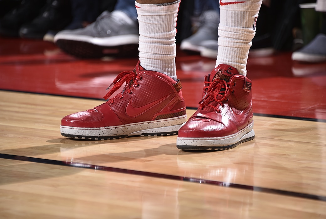 塔克球鞋上脚视频,塔克4000双球鞋