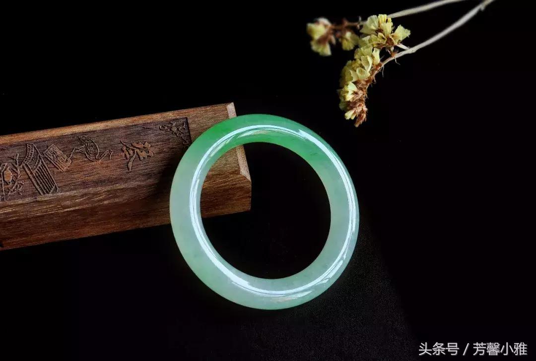 翡翠鉴定，人眼终究不及机器，看鉴定证书也是一门学问