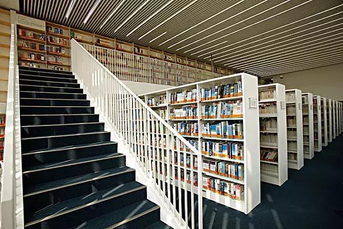 天津中华剧院演出信息,坐地铁去看天津滨湖剧院