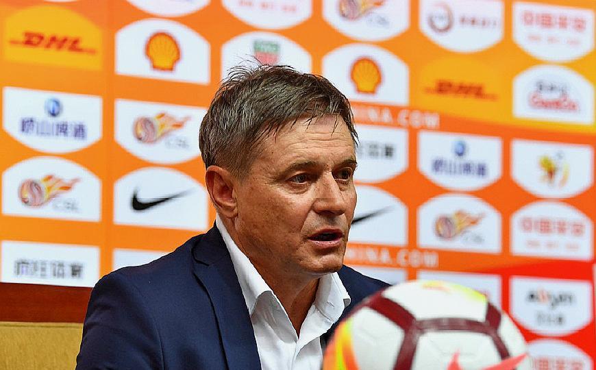 跪了倒了哭了为鲁能送上队史第400场胜利场边富力主帅成表情包