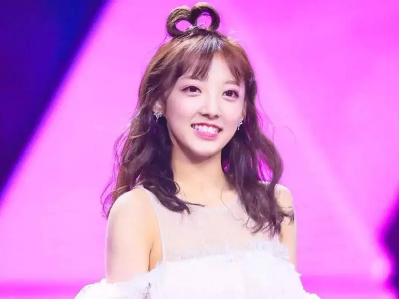 最火刘海女生显脸小适合大饼脸,一分钟就能搞定的发型显脸小