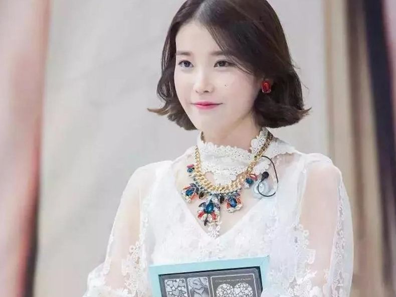 最火刘海女生显脸小适合大饼脸,一分钟就能搞定的发型显脸小