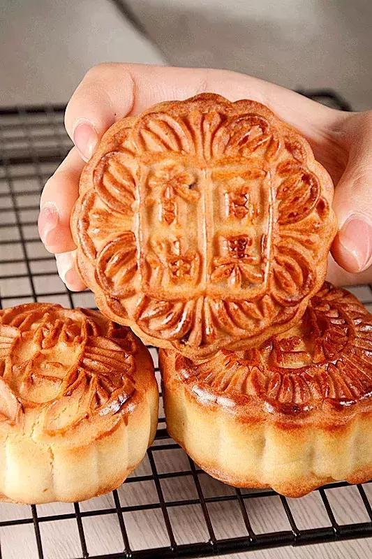 排队3小时，人均200+，卫嘴子说：“我乐意！”