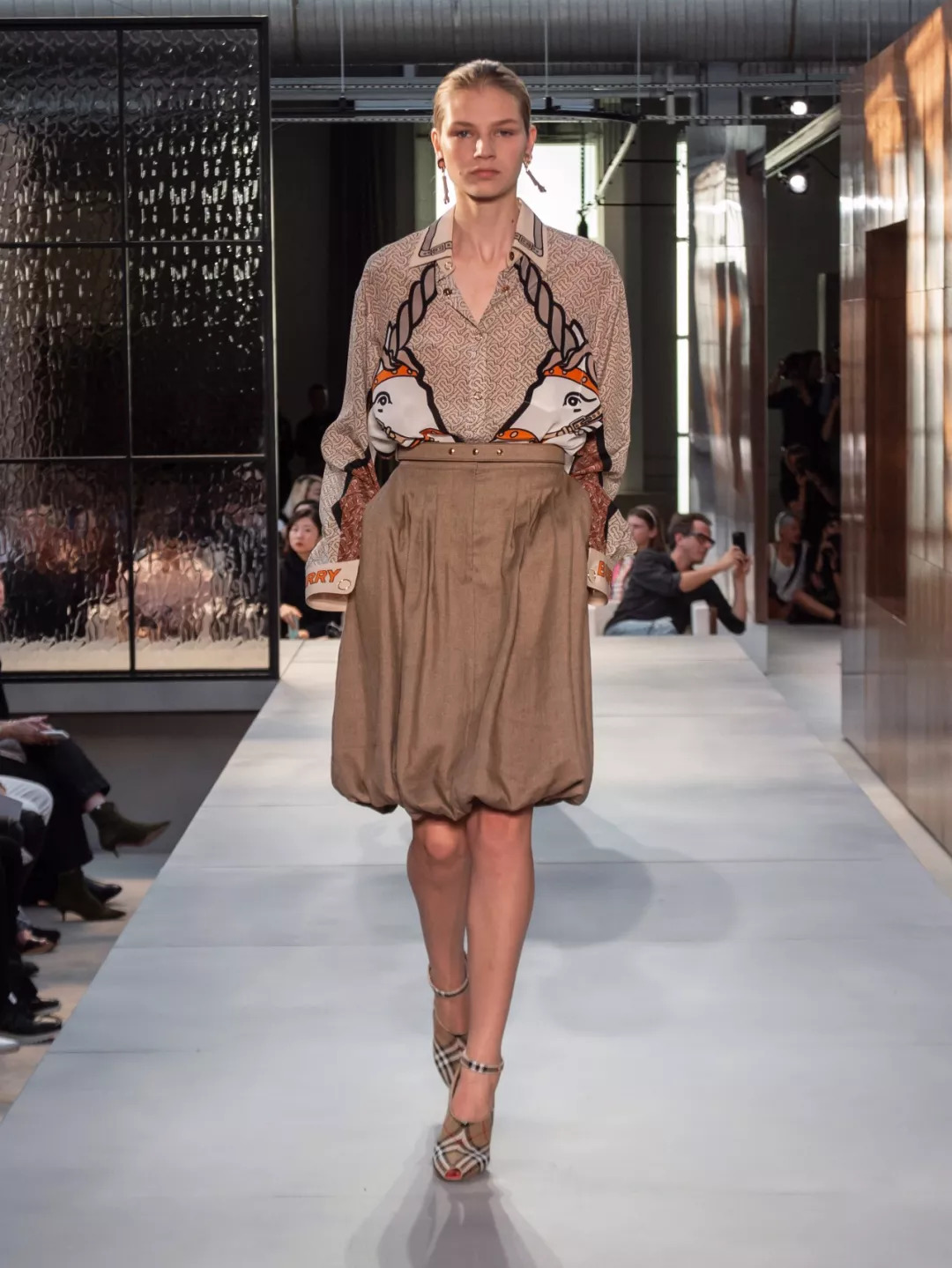 burberry现代中国新年广告,burberry新中式